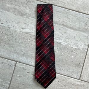 Claiborne tie black red grey